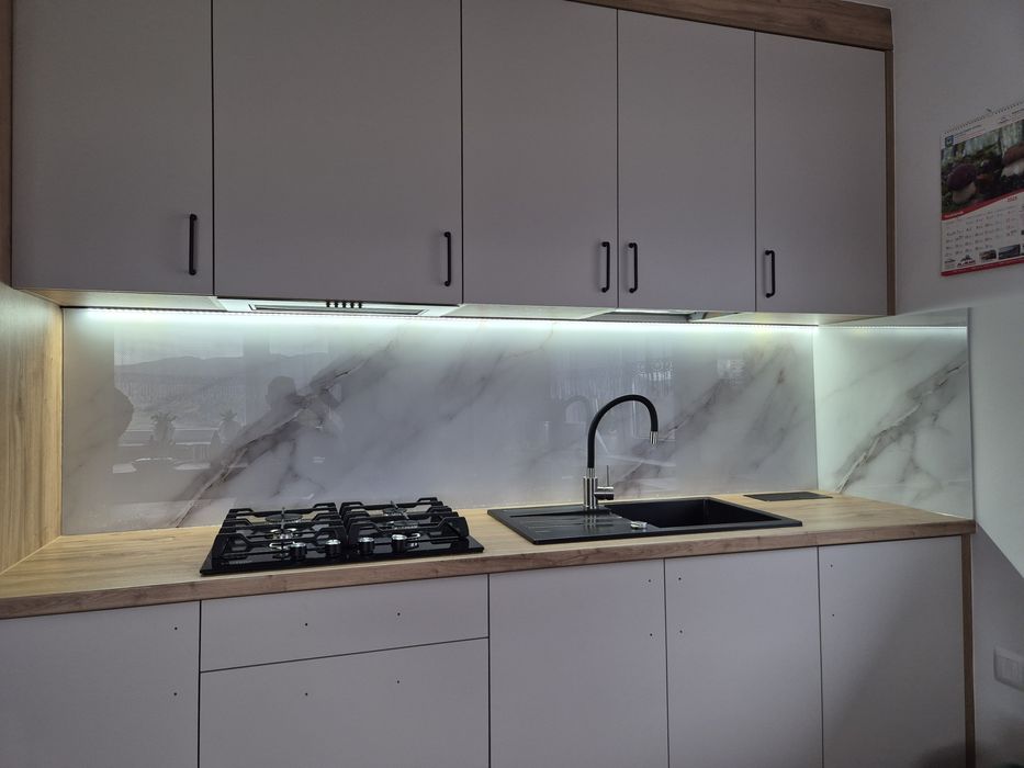 Panele szklane na wymiar – lacobel, grafiki na szkle, szkło hartowane