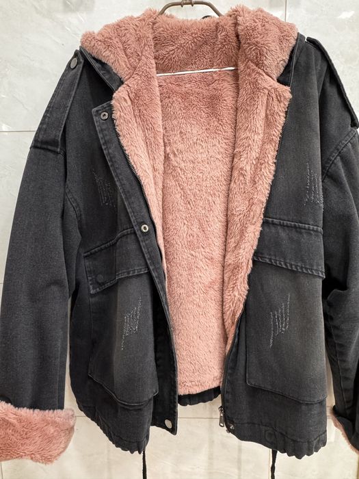 Стильна джинсова курточка. Стан нової. Вільного крою підходить до 50 р