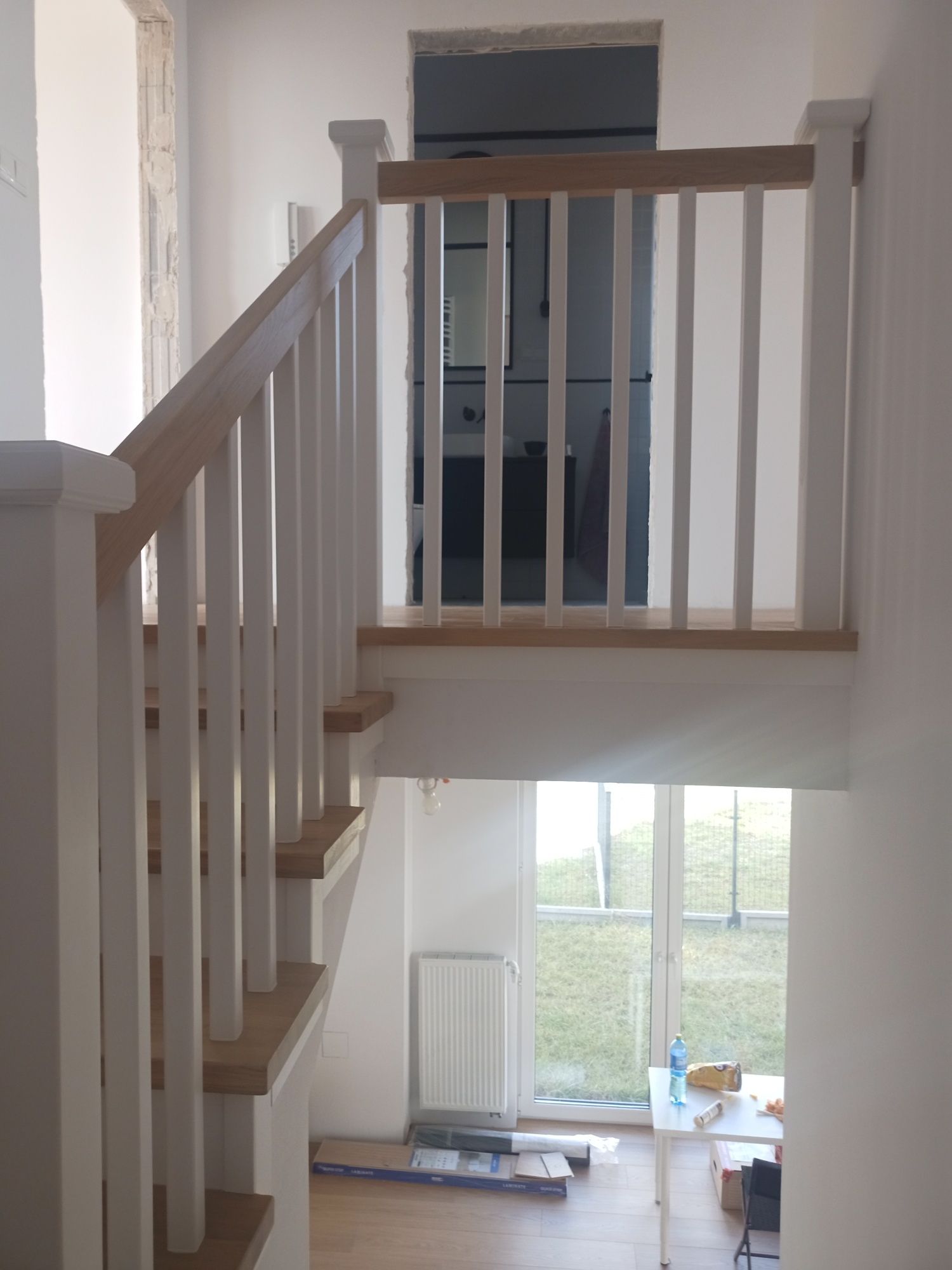 Schody na beton, samonośne, dywanowe, stalowe Loft dębowe
