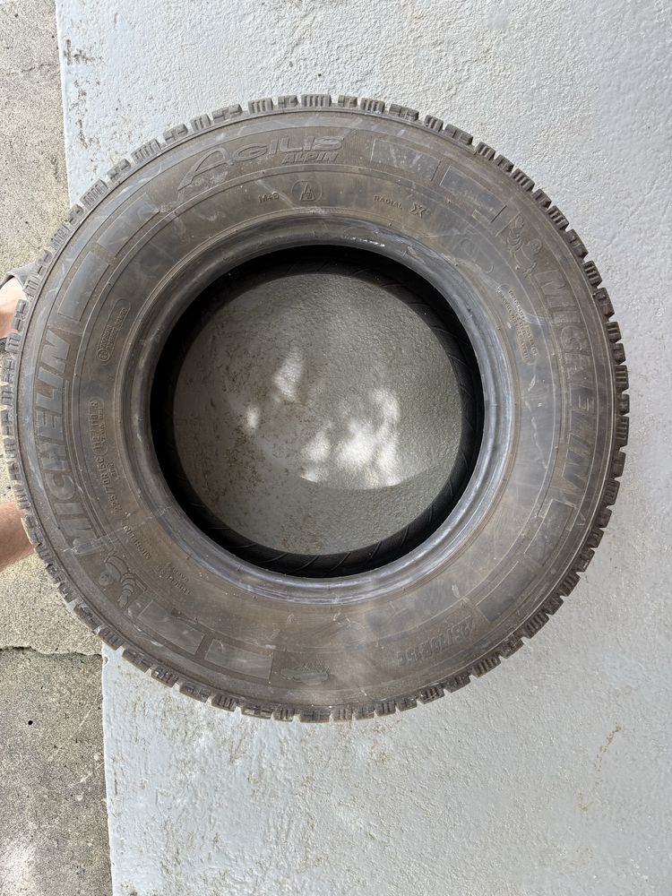Продам автошини Michelin 225/70R15C зима