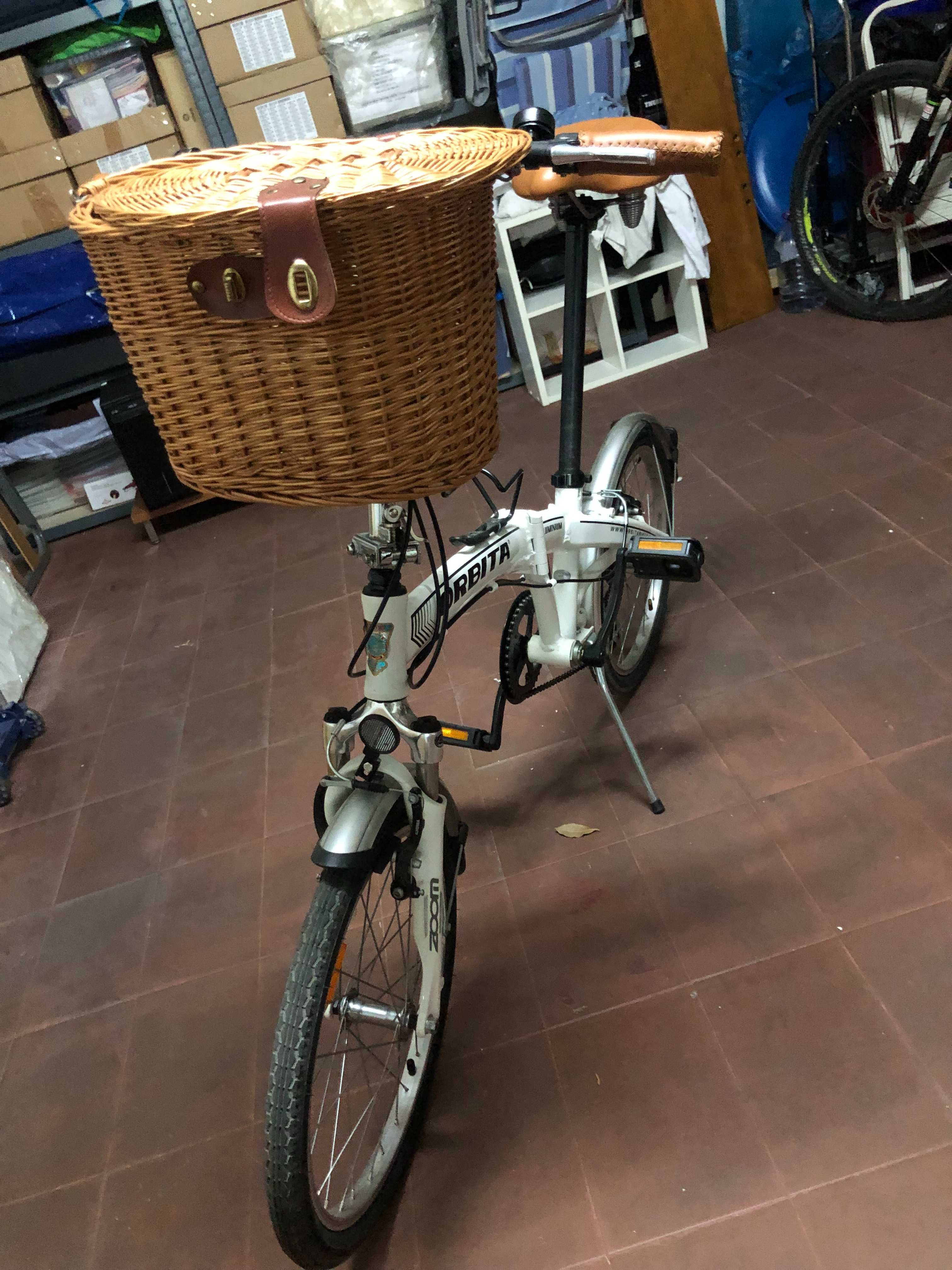 Bicicleta dobrável Órbitra com acessórios em pele