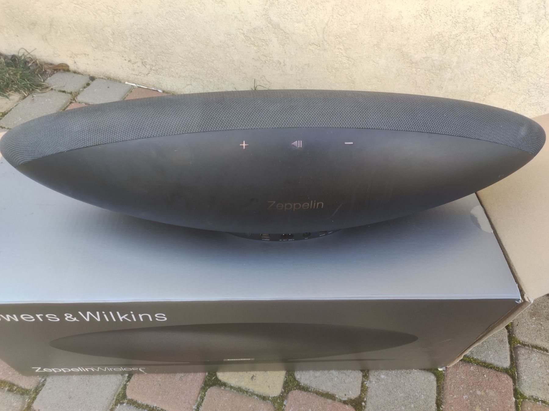 Беспроводная музыкальная система Zeppelin Wireless