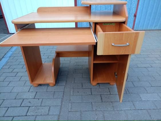 Sprzedam biurko komputerowe
