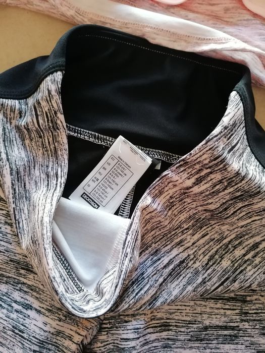 Conjunto de desporto t-shirt e leggings