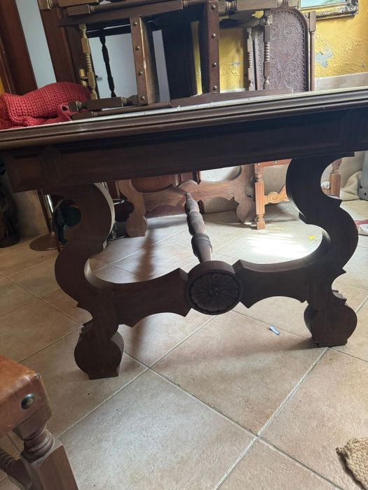 Mesa de jantar antiga