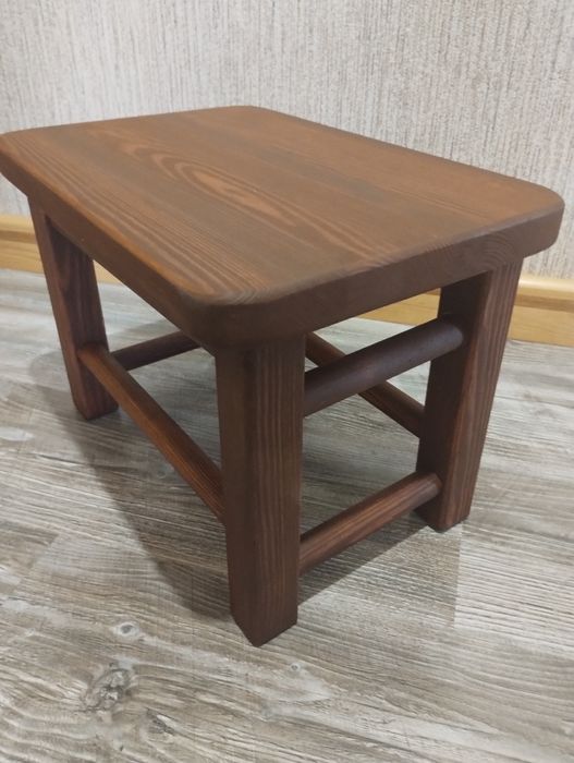 Табурет маленький.Табурет дев'яний.Ослінчик