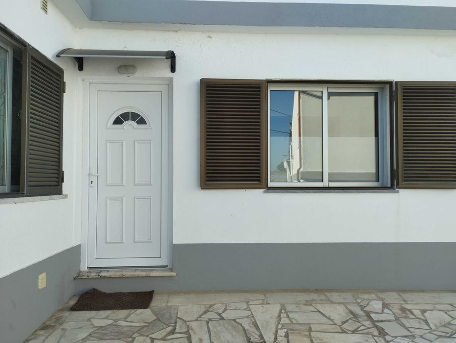 Aluga-se Apartamento T3 - Capuchos Caparica