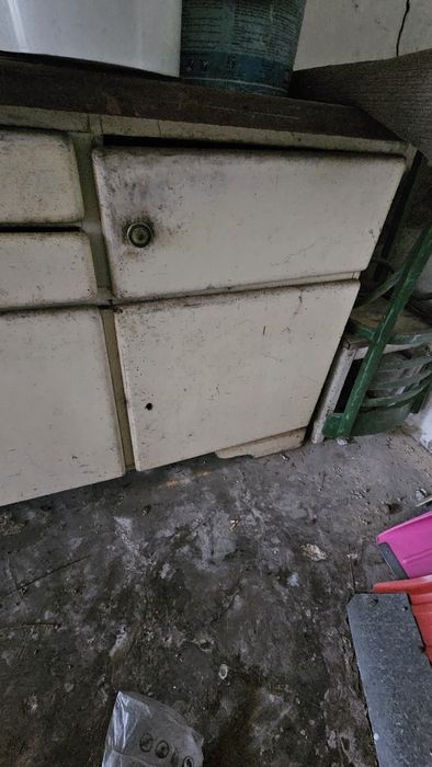 Stary kredens PRL Byfyj