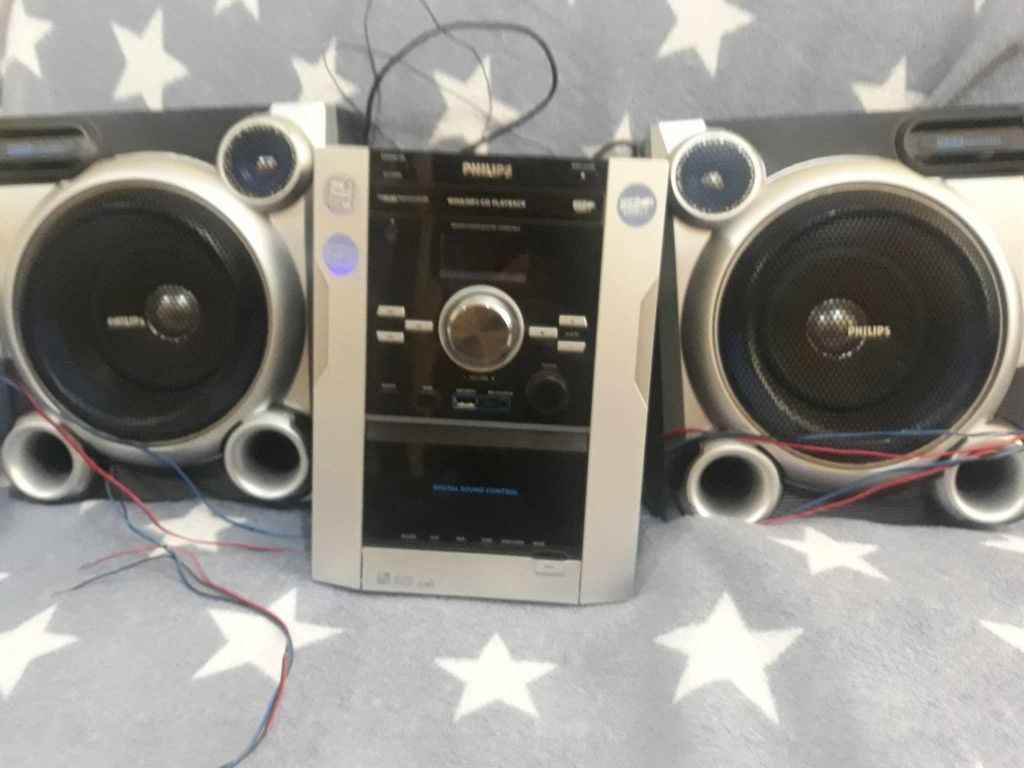 Wieża Philips z głośnikami