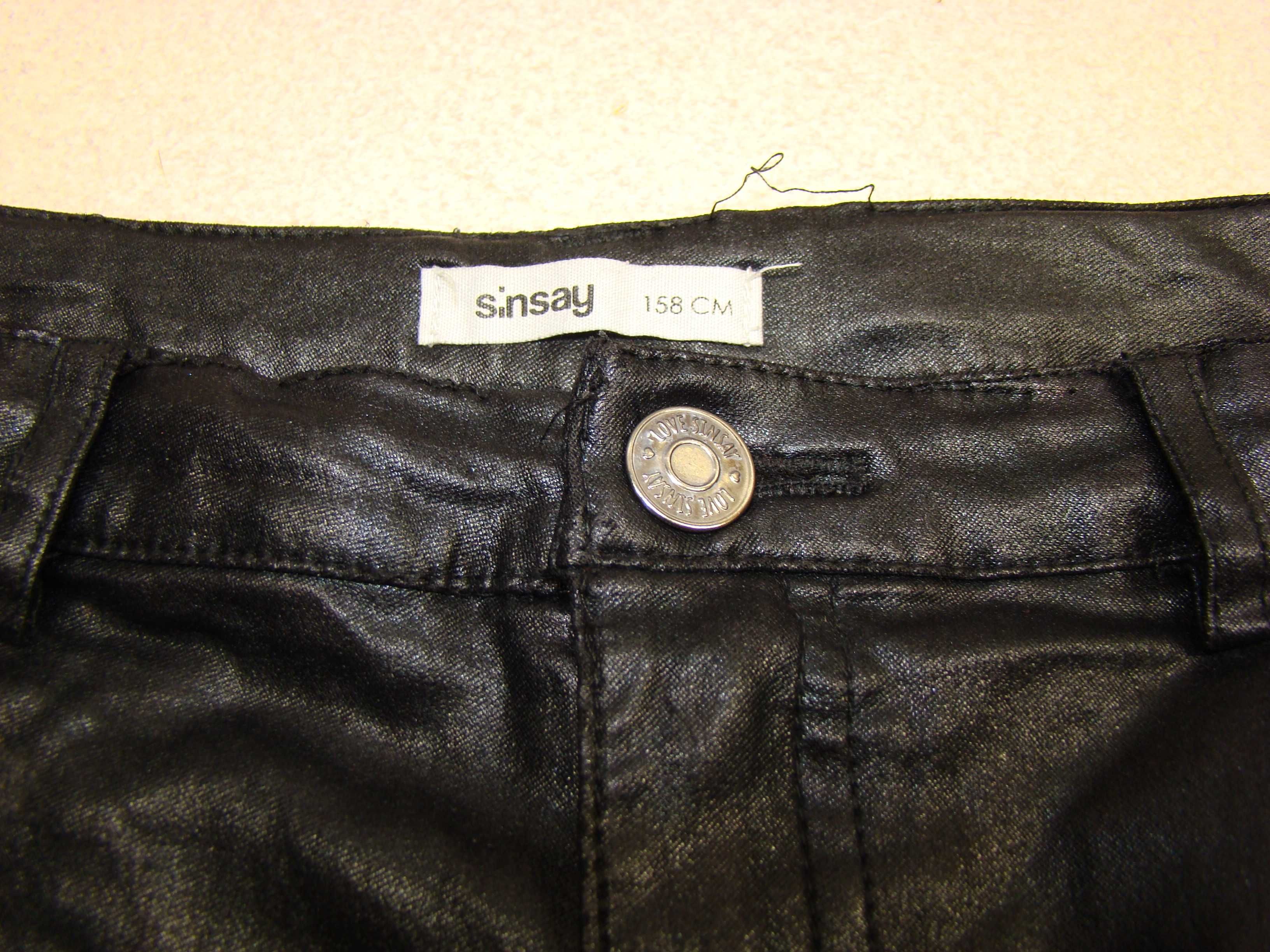 Sinsay Jeans rurki skiny woskowane XS