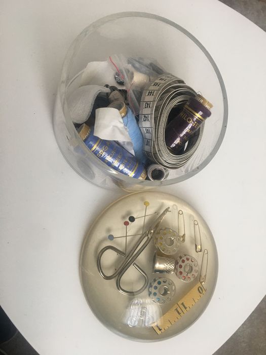 Caixa em acrilico para guardar artigos de costura