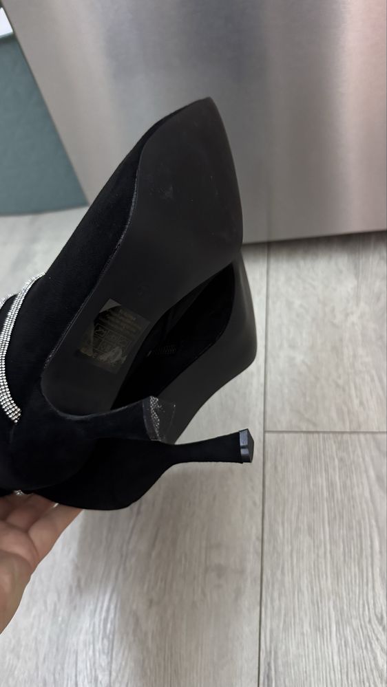 Botki na szpilce czarne r.39.Nowe.