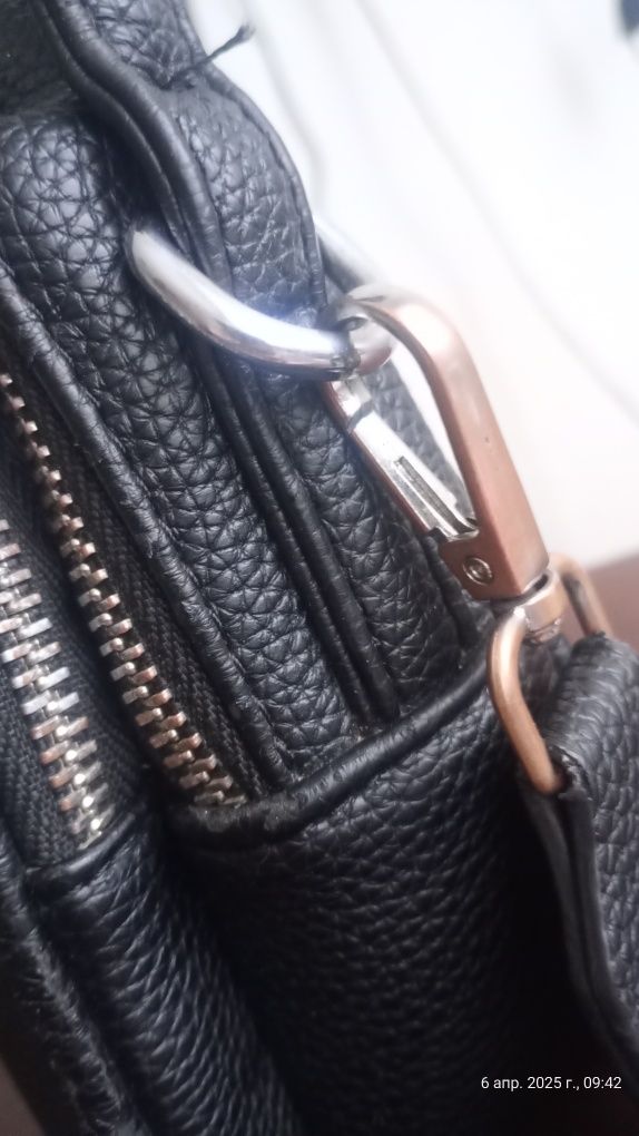 Продам  маленьку сумочку через плече