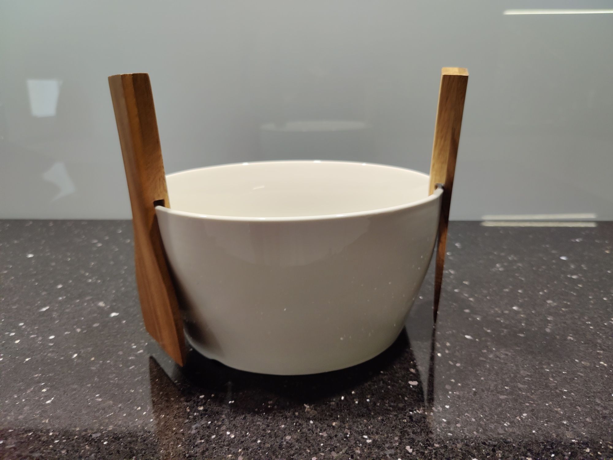 Misa sałatkowa ze sztućcami DUKA ACACIA 24 cm 3500 ml porcelana biała
