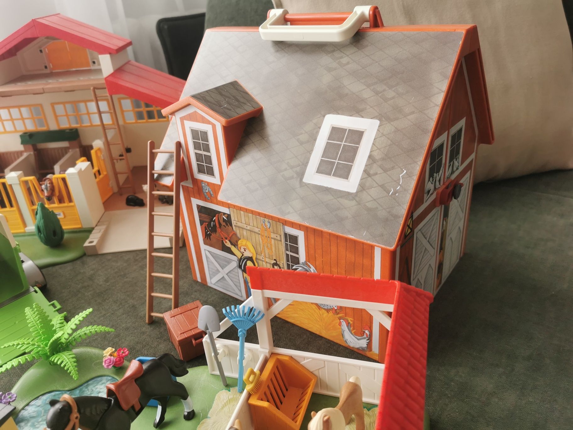 Klocki Playmobil stadnina koni, szkółka dla koni, auto, boxy.