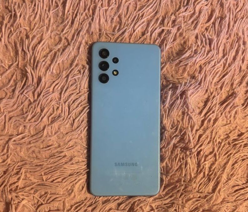 Samsung - A 32, 2/64, треба замінити дисплей.