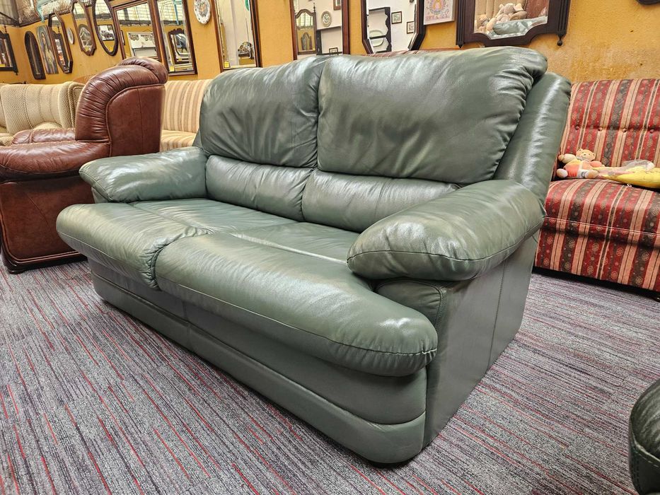 Sofá cama, em pele de cor verde - óptimo estado geral