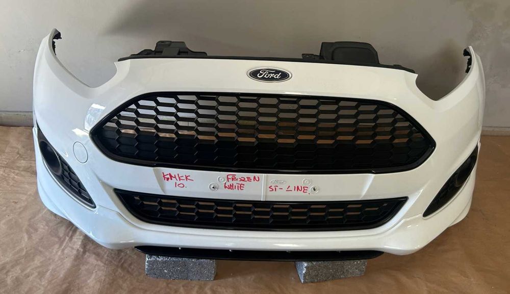 Передний бампер Ford Fiesta MK7  usa в цвет st рест дорест