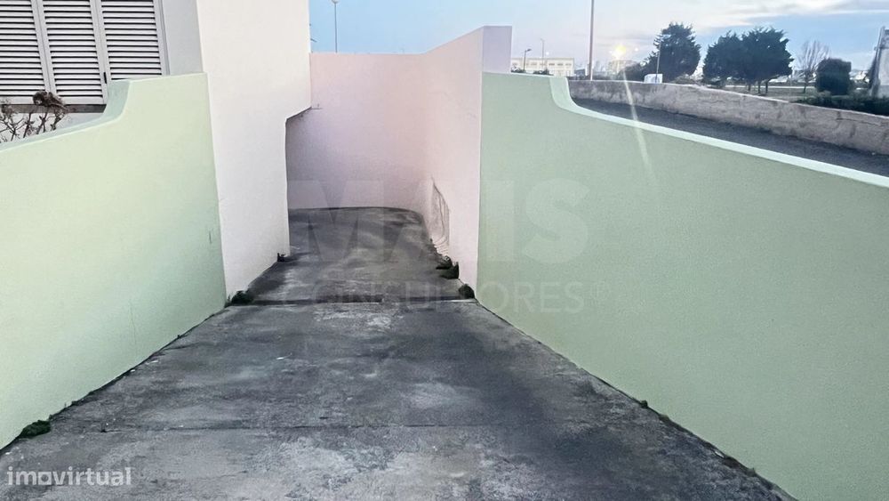Garagem de 35 m² a 200m da Praia em Peniche