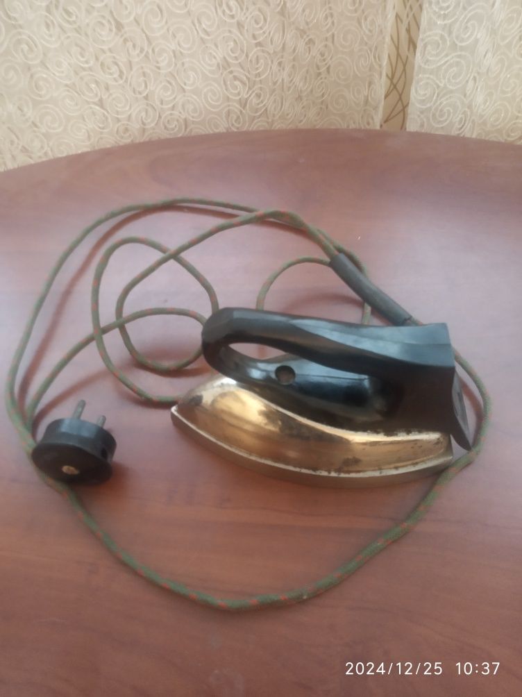 Продам утюжок из СССР