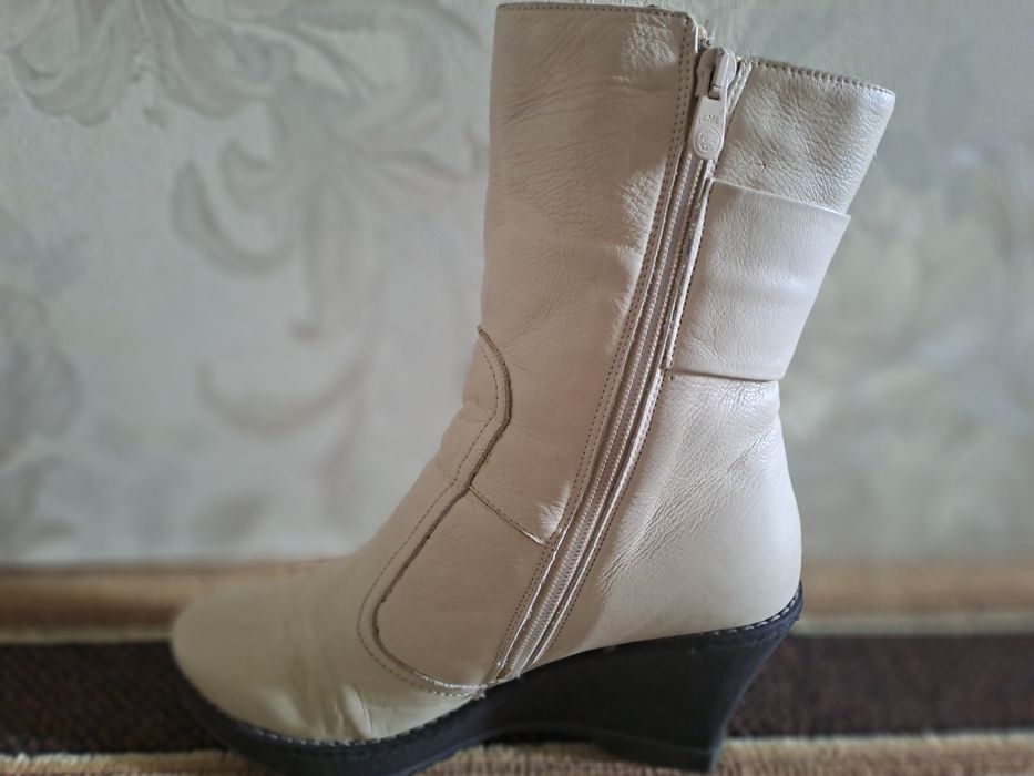 Взуття жіноче гарний стан