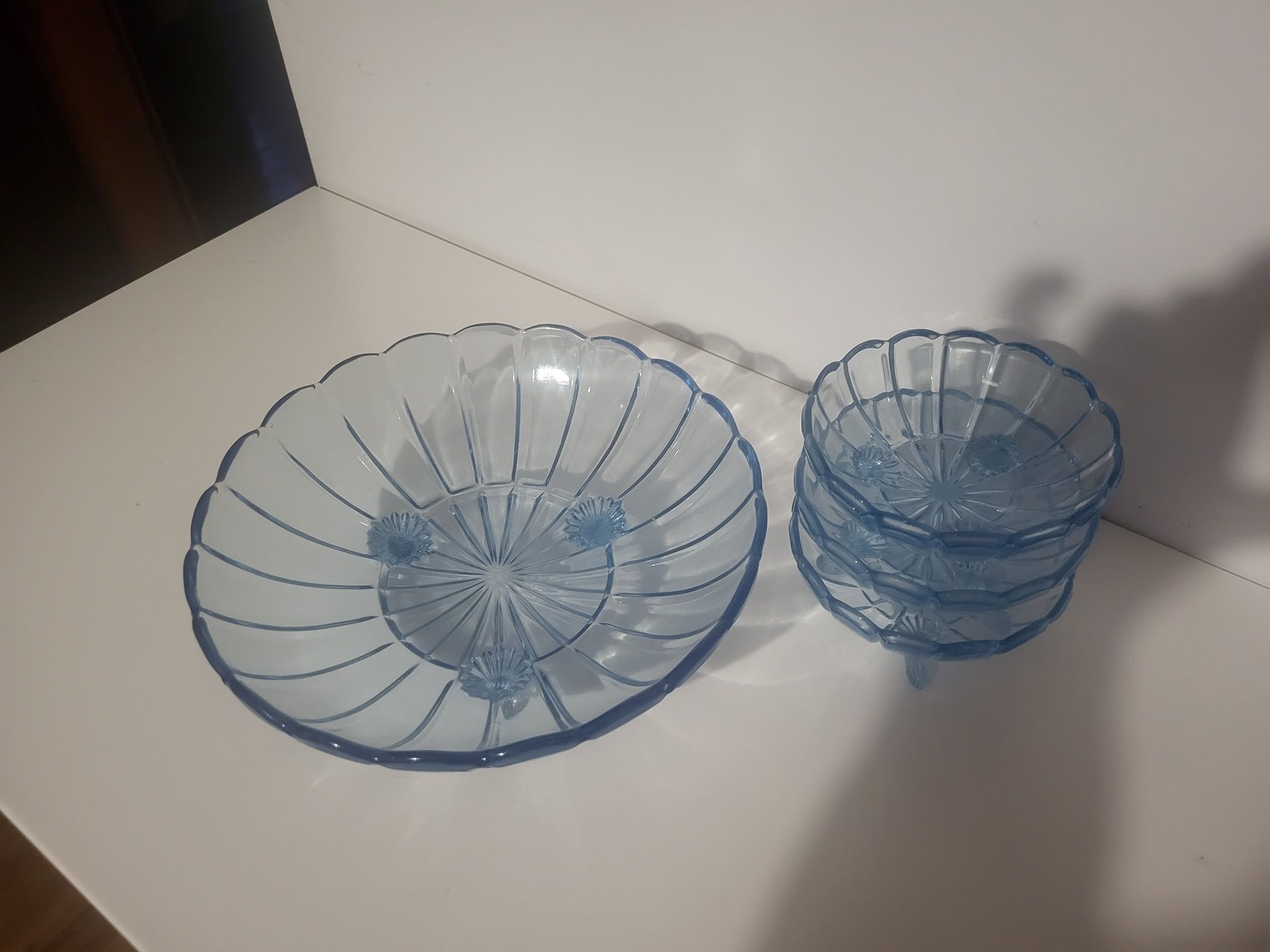 Szklana patera plus 3 salaterki