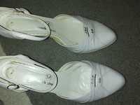 Buty białe do ślubu