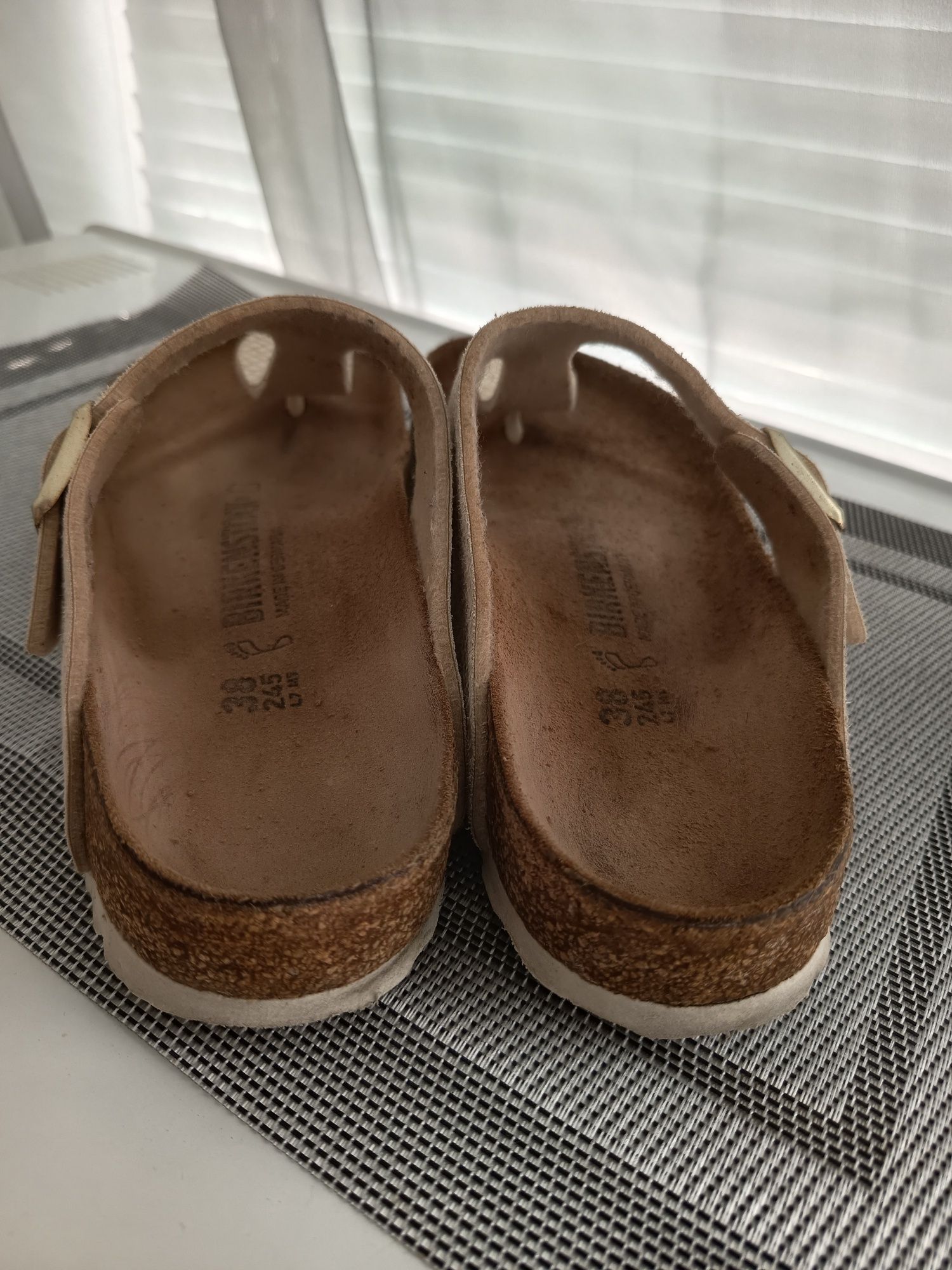 Биркенштоки шкіряні шльопанці в'єтнамки Birkenstock Gizeh 38 білі
