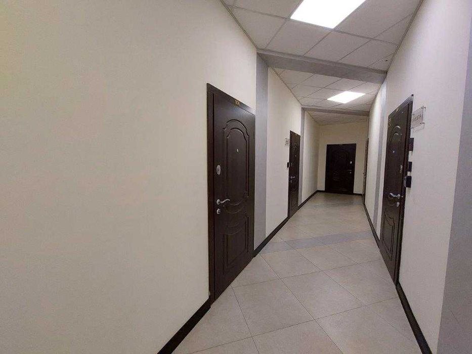 Оренда офісу з меблями в БЦ на Подолі (55 м2)