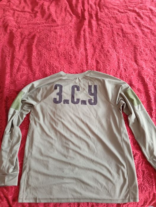 Футболка з довгим рукавом