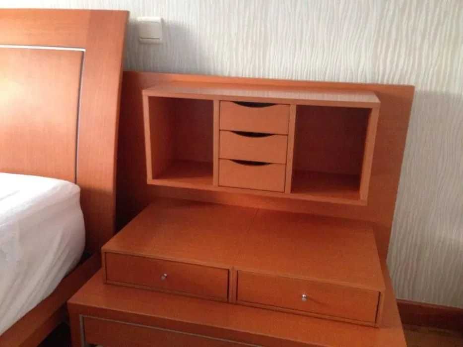 Cama de casal em cerejeira