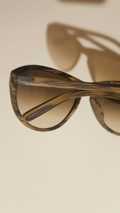 Óculos de sol LOZZA - Efeito Madeira, lentes em dégradé.