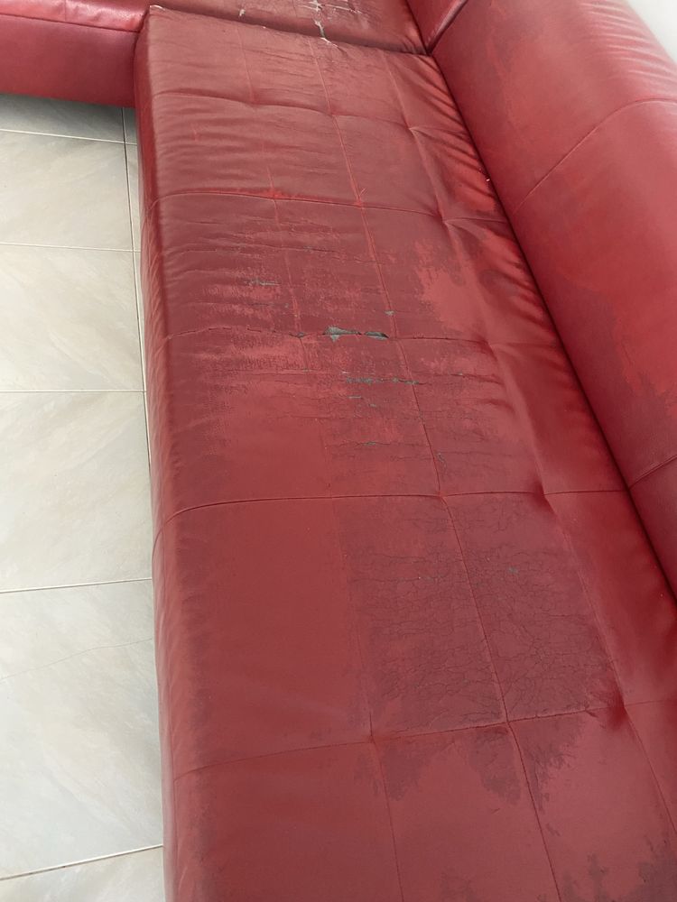 Sofa em pele vermelho 230cm/170cm