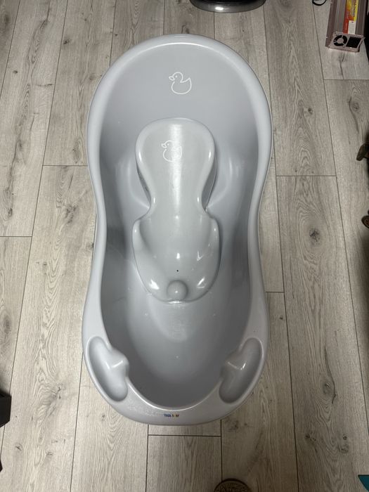 Дитяча ванночка на підставці з гіркою