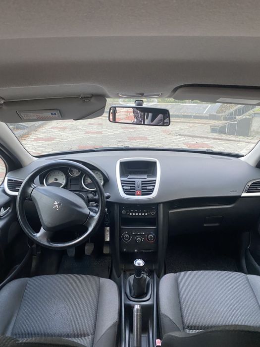 Peugeout 207 1.6 2010 року