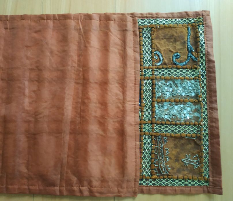 Tapeçaria indiana artesanal bordada