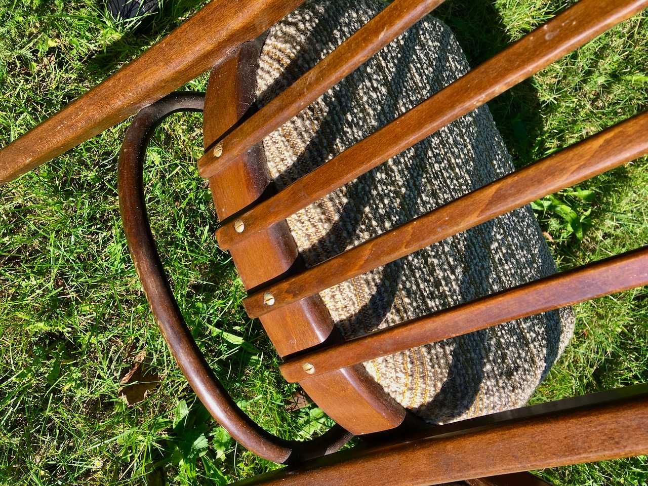 Komplet drewnianych krzeseł prod. czechosłowackiej "Ton"