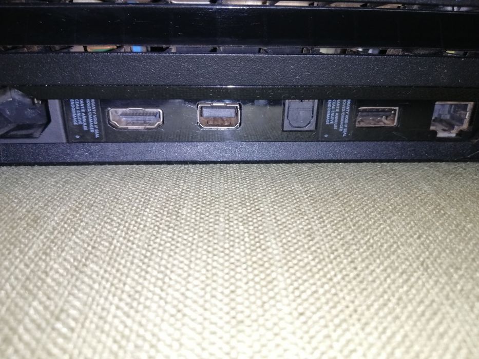 Продам приставку PS4 PRO 1TB