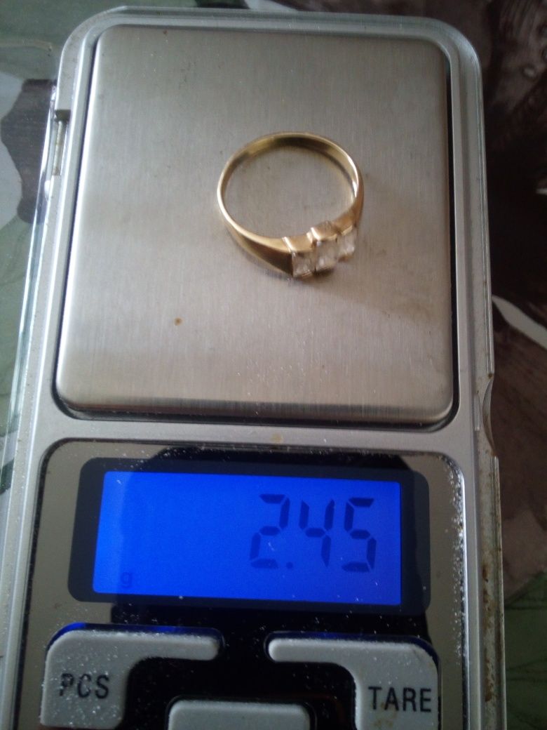 Złoty pierścionek damski 585 waga 2.45 gram