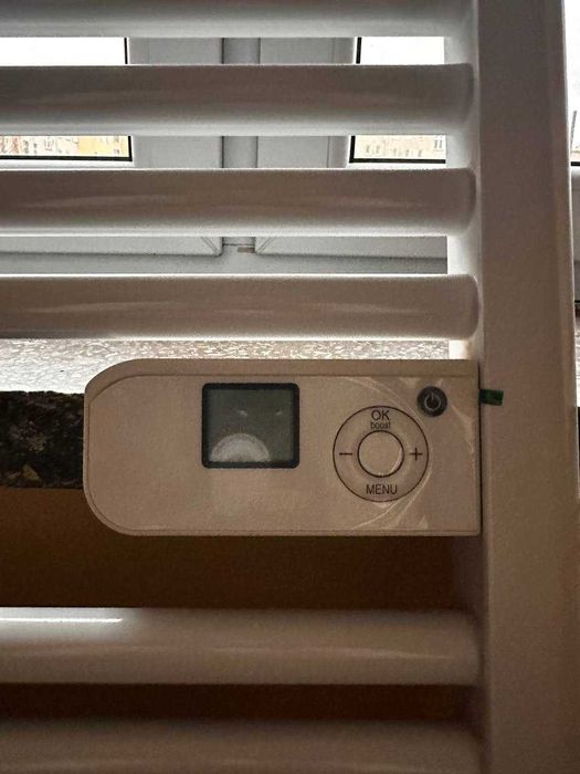 Elektryczny grzejnik łazienkowy / suszarka do ręczników