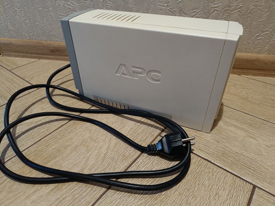 Безперебійний блок живлення (інвертор) APC Back UPS CS 500 з батареєю