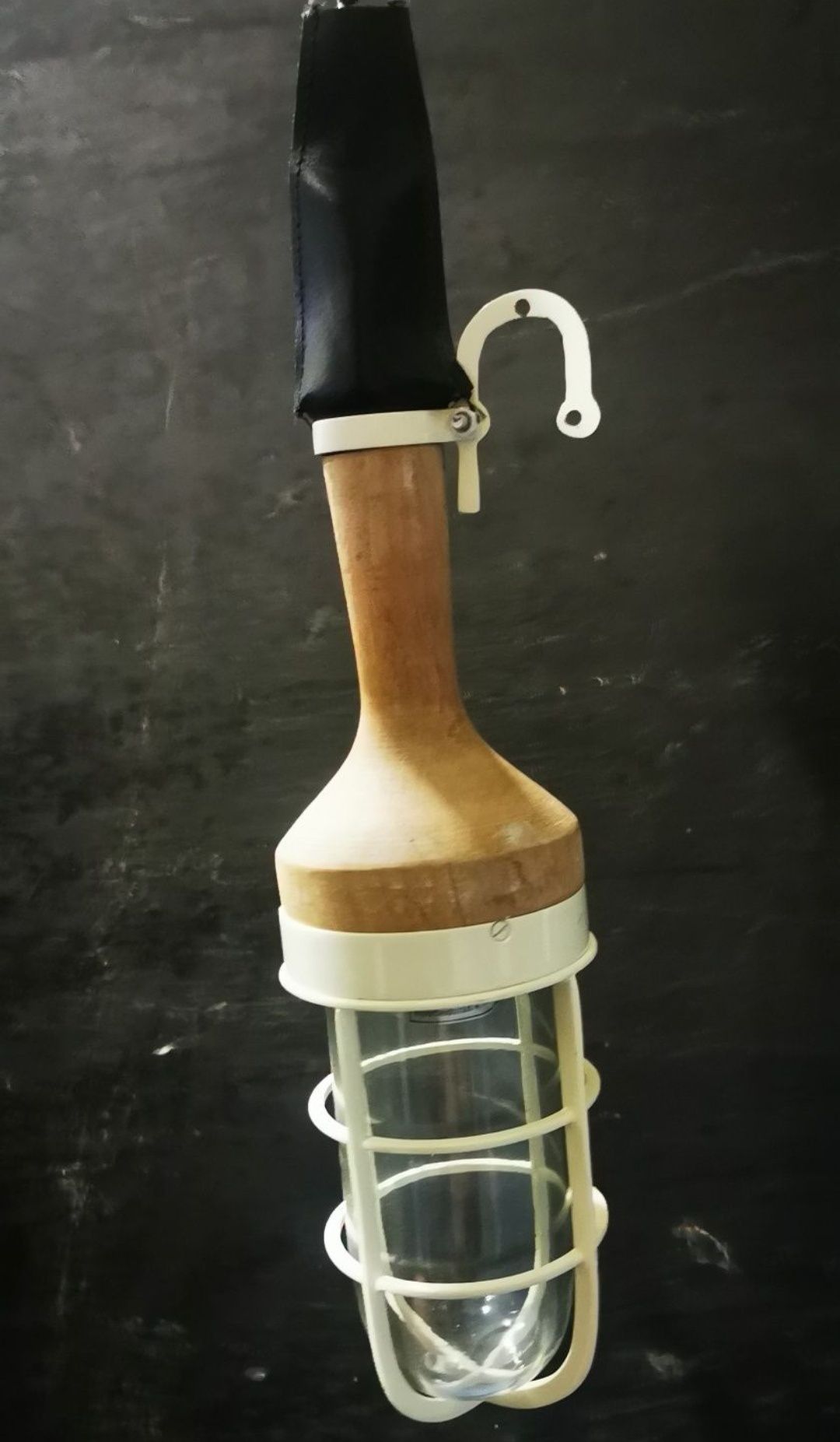 Stara ręczna lampa