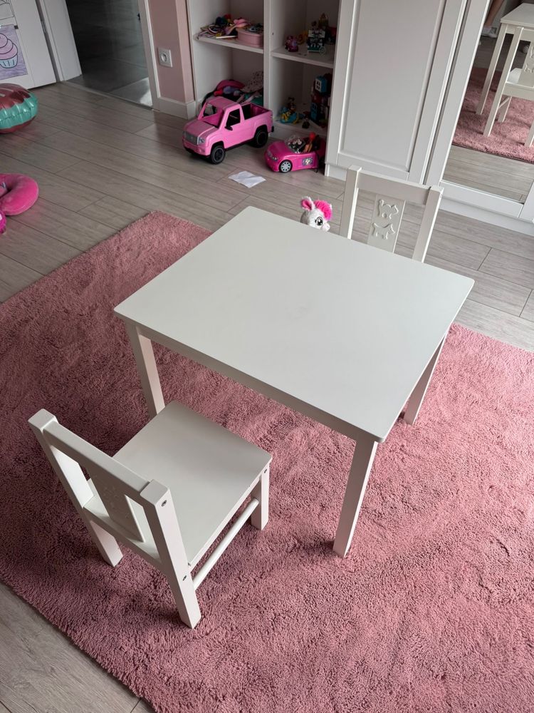 Stolik Kritter Ikea + dwa krzesełka