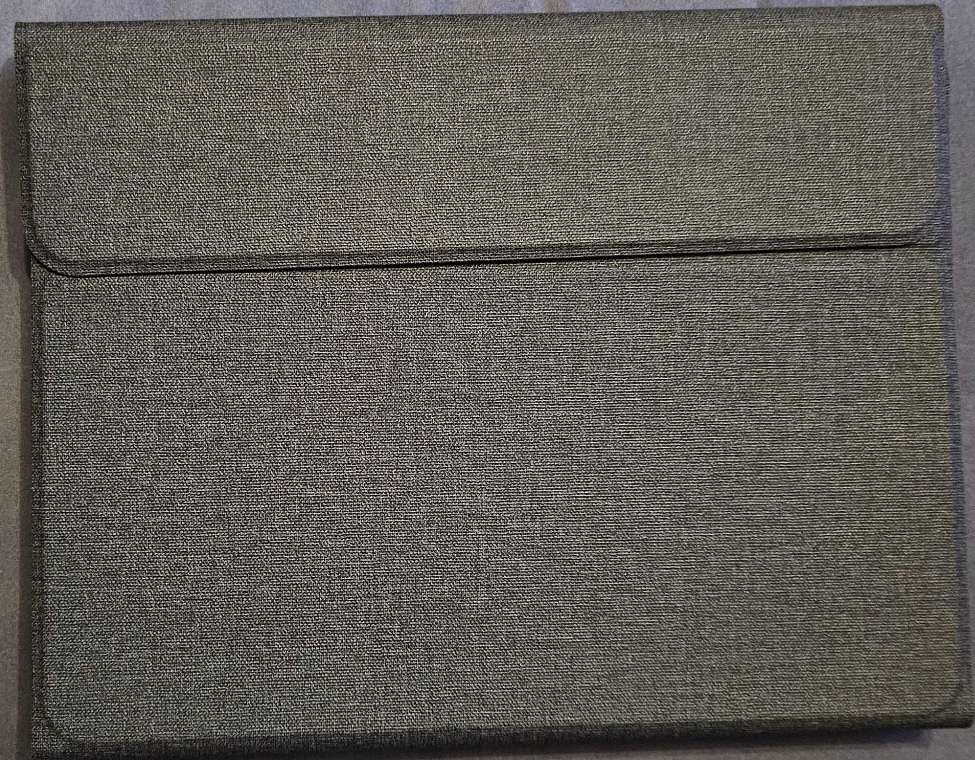 Etui z klapką i klawiaturą do iPad 11 pro ciemny grafit