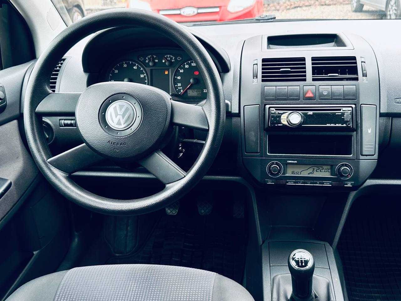 Авто Volkswagen Polo 2004