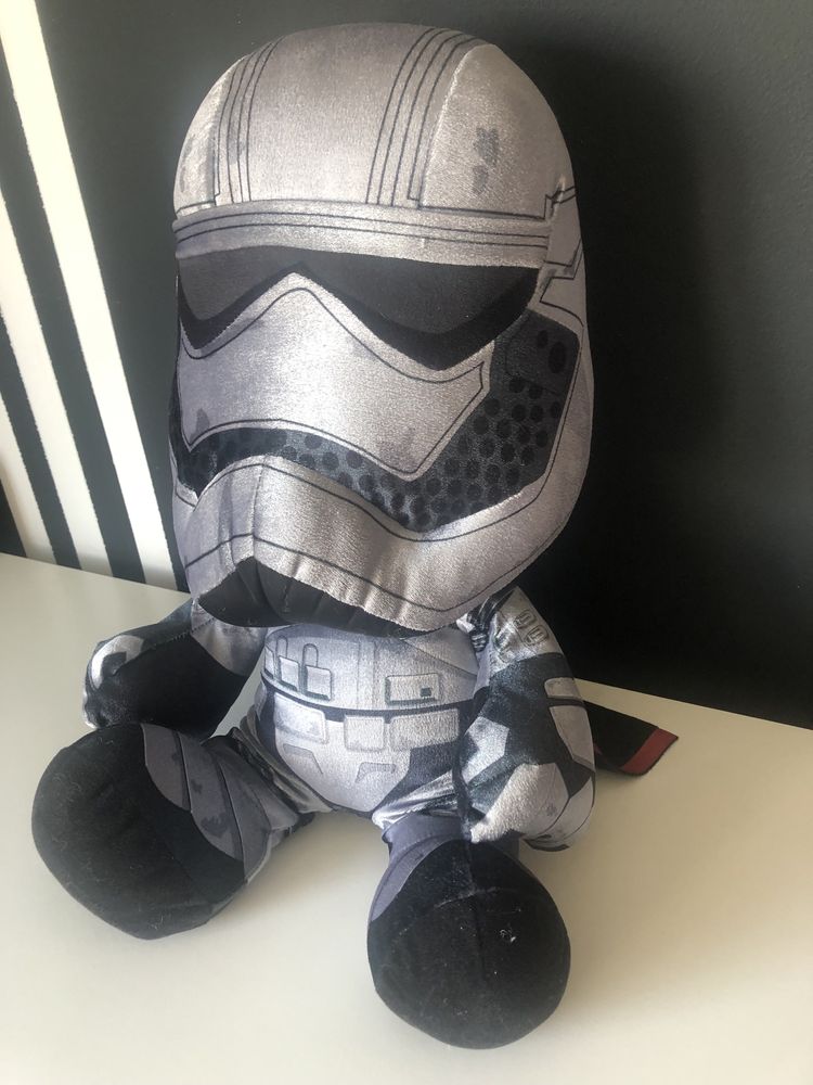 Disney Star Wars kapitan Phasma maskotka 55cm.