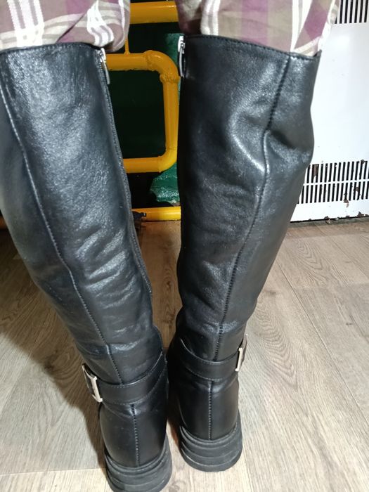 Продам зимові чоботи