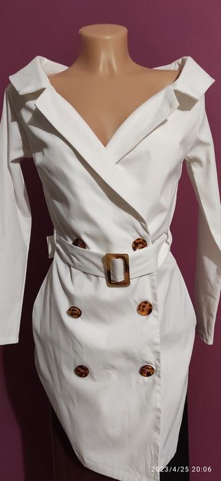 Klasa i wdzięk Pretty little thing jak Nowa