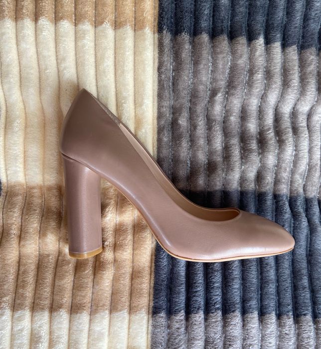 Туфлі на підборах