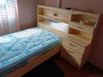 Cama com cabeceira
